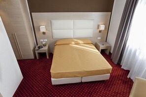 Frette Italian sheets, desk, free cribs/infant beds, rollaway beds - Hotel Regina (Bolzano)