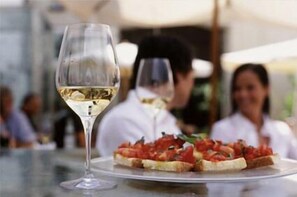 Outdoor dining - Hotel Regina (Bolzano)