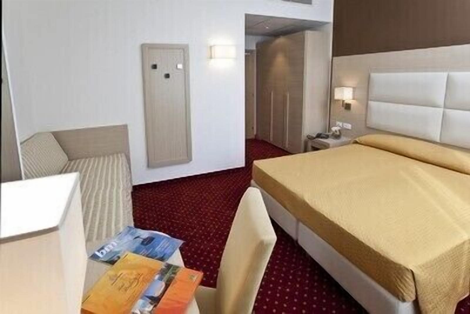 triple room | frette italian sheets, desk, free cots/infant beds, rollaway beds