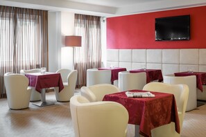 Free daily buffet breakfast  - Hotel Regina (Bolzano)