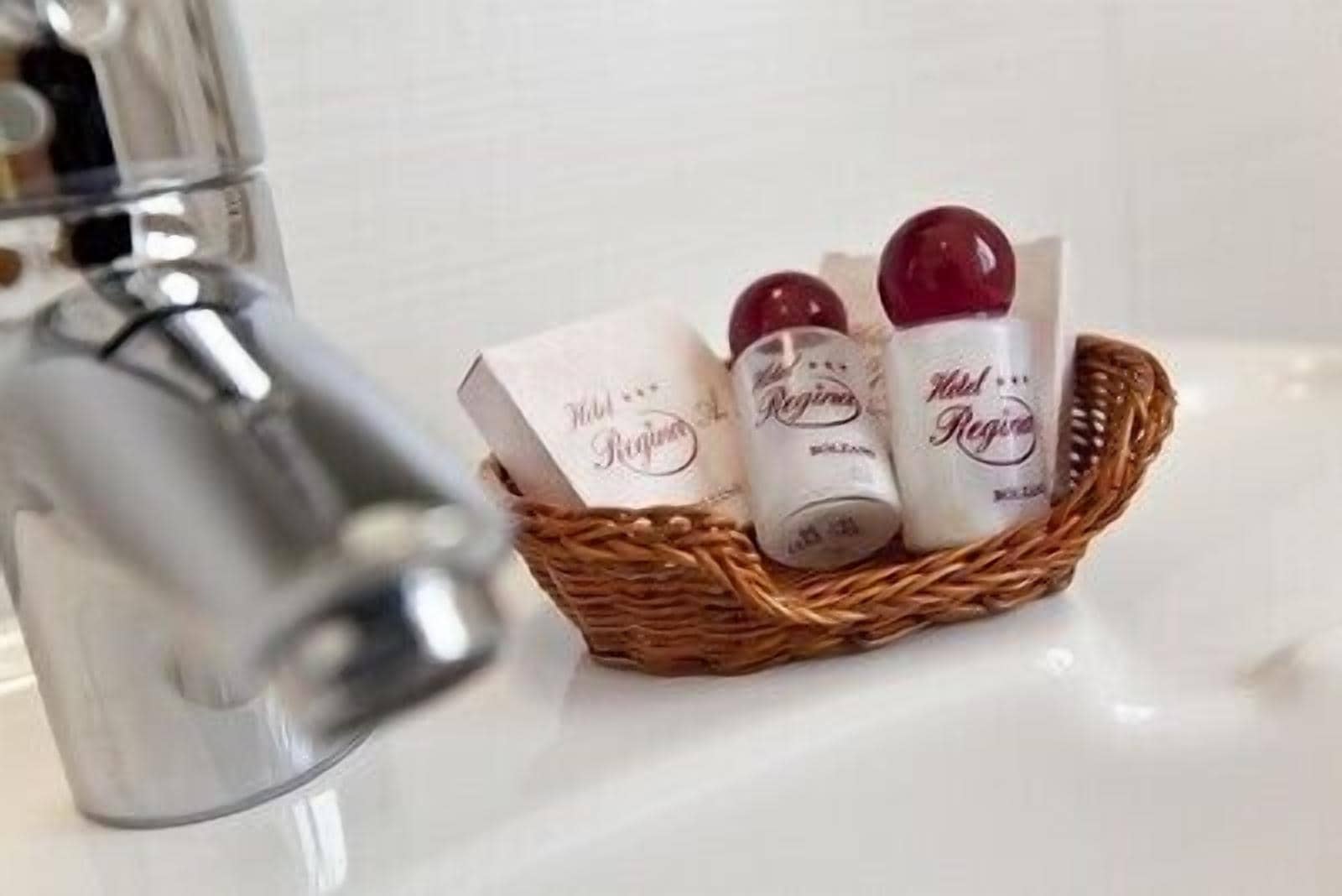 frette italian sheets, desk, free cots/infant beds, rollaway beds