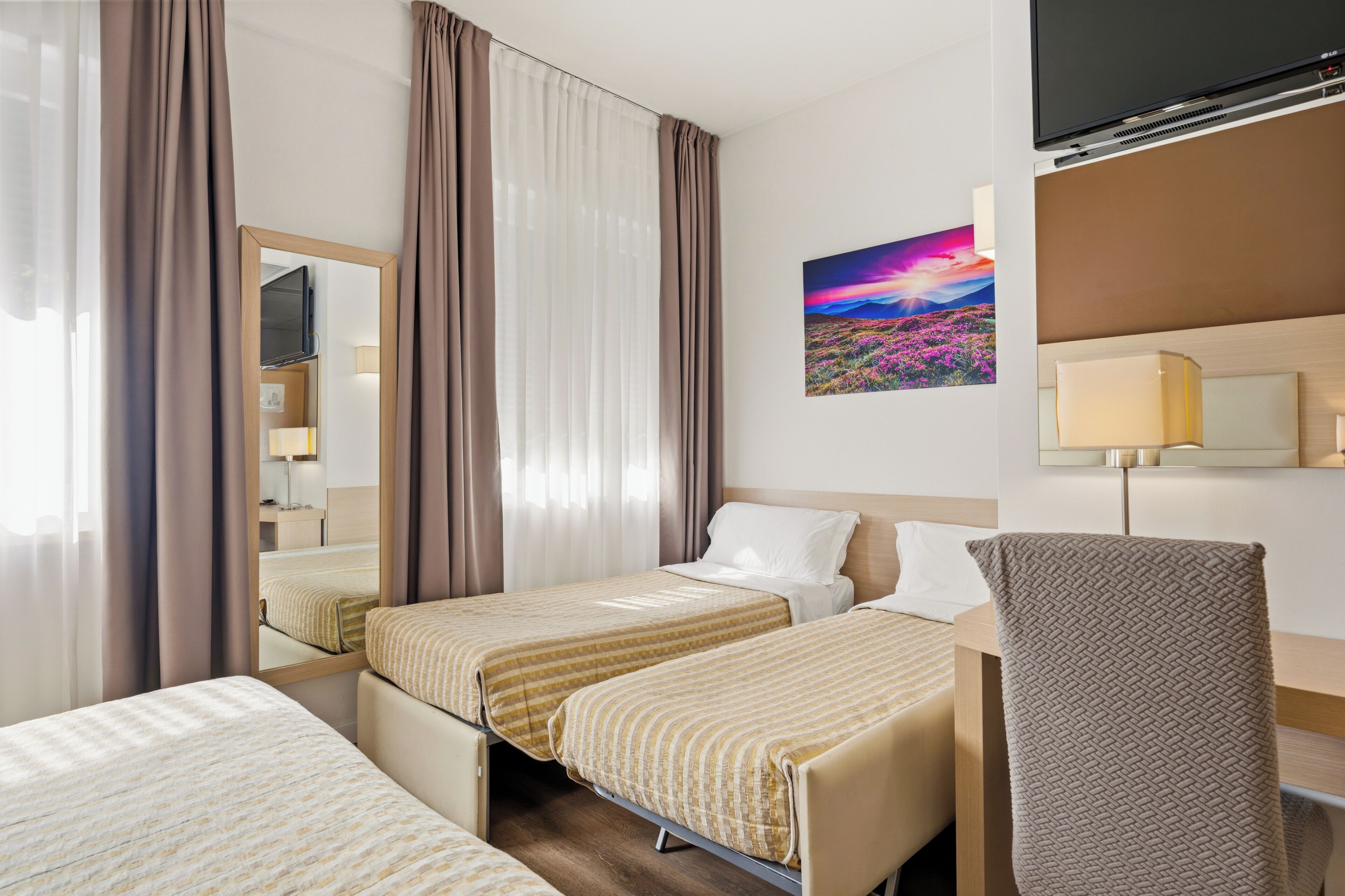 Quadruple Room | Frette Italian sheets, desk, free cribs/infant beds, rollaway beds