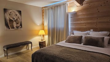Triple Room | In-room safe, desk, blackout curtains, free cots/infant beds