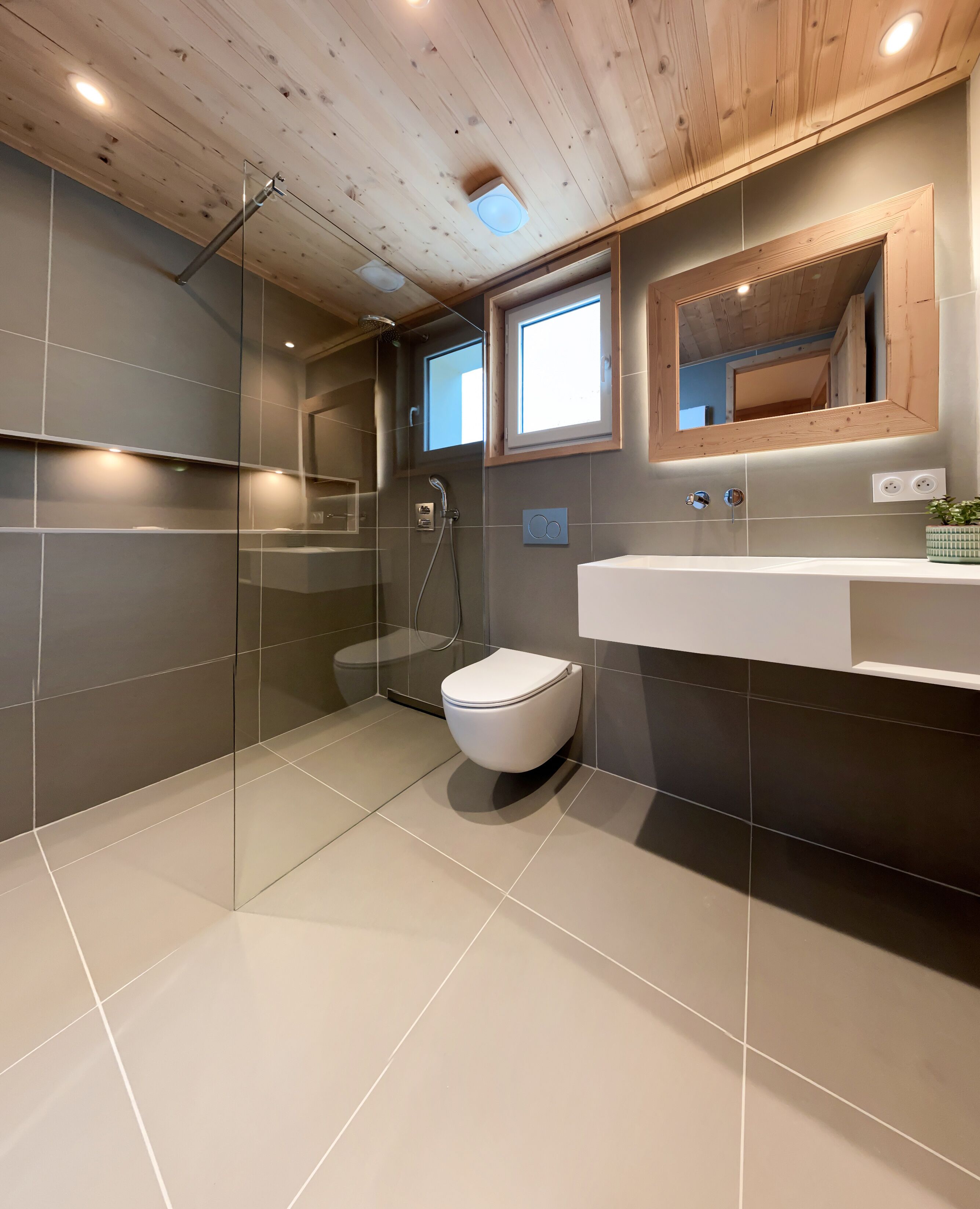 quadruple room | bathroom | shower, free toiletries, hair dryer, towels