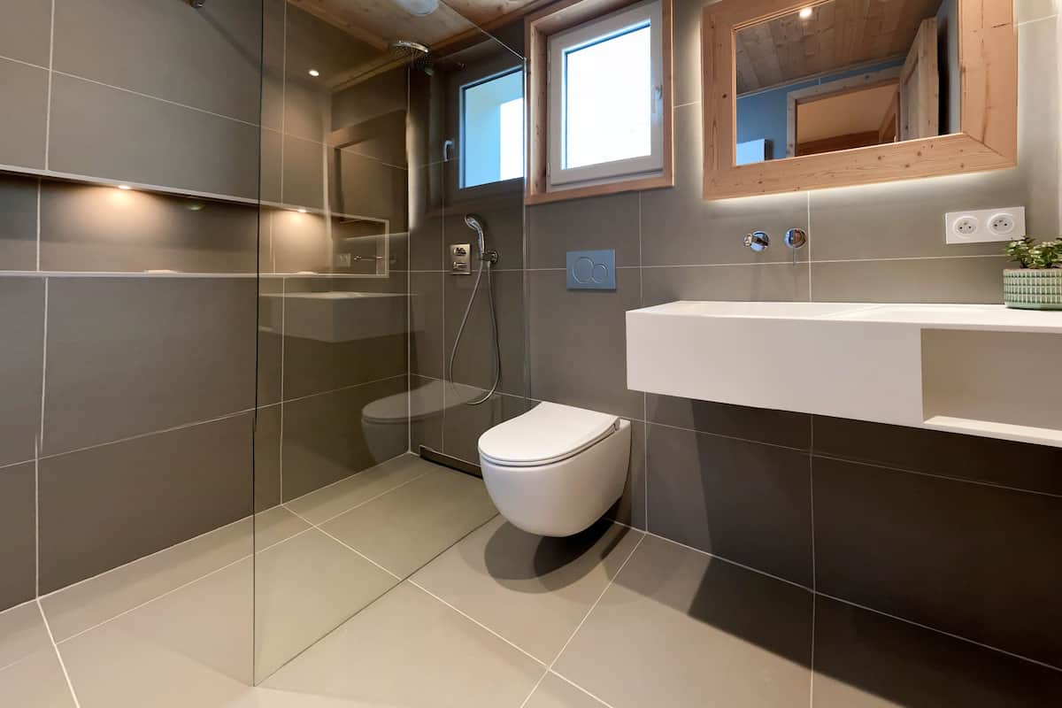 quadruple room | bathroom | shower, free toiletries, hair dryer, towels