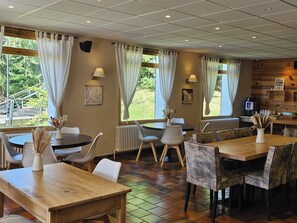 Dagelijks continentaal ontbijt inbegrepen