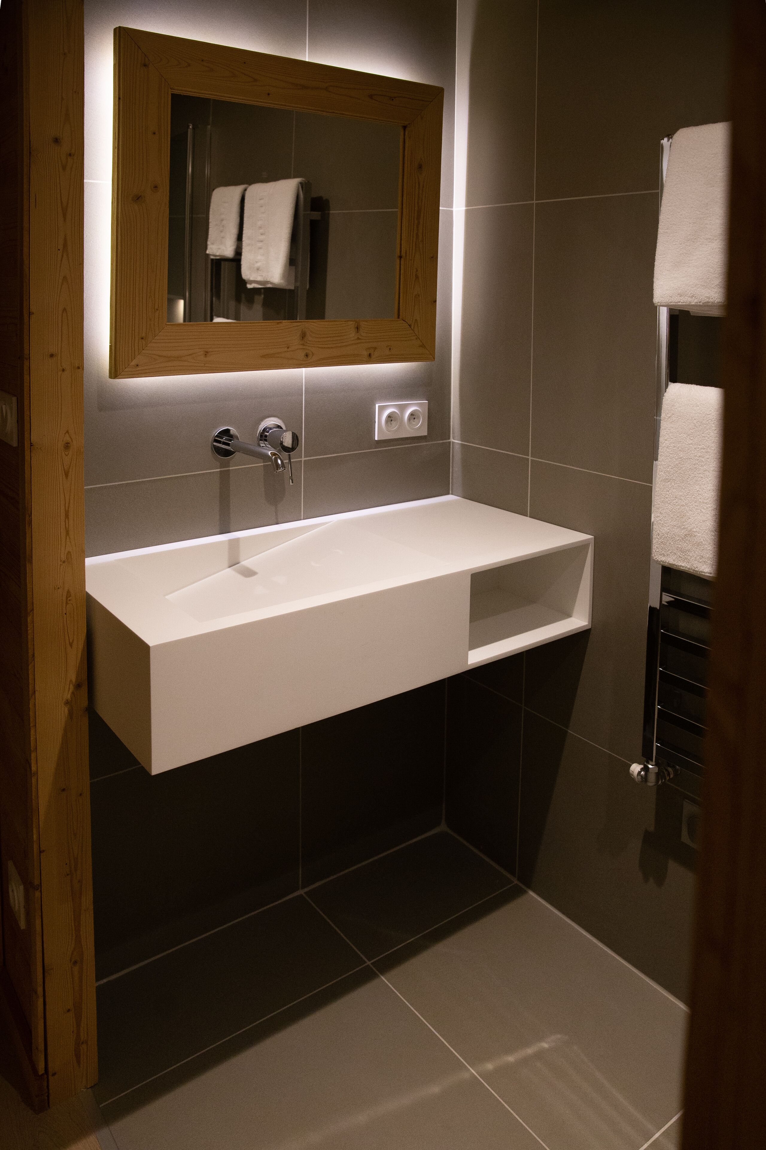 double room | bathroom | shower, free toiletries, hair dryer, towels