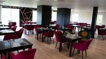 Desk, blackout drapes, free WiFi