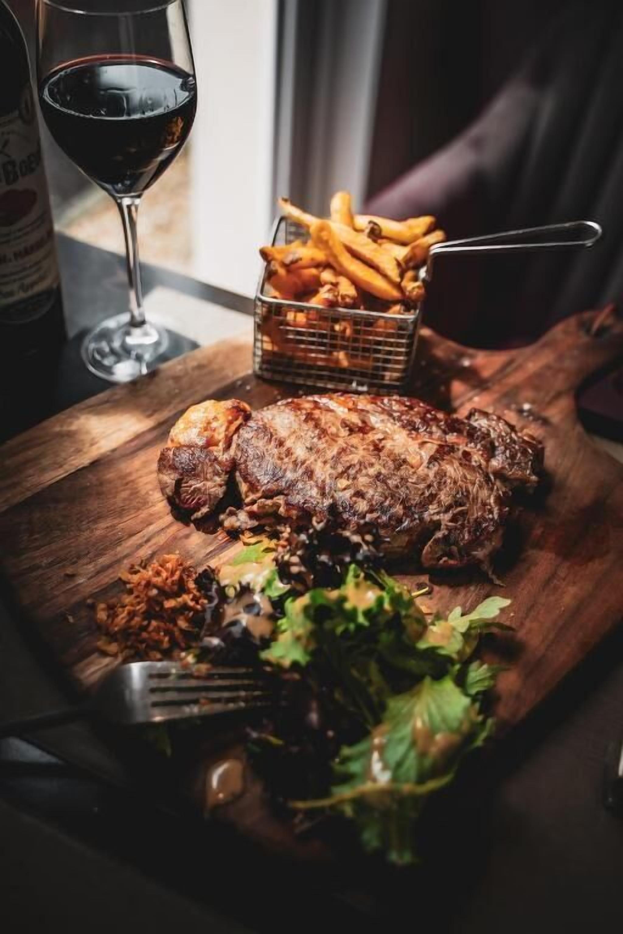 lunch and dinner served, regional cuisine