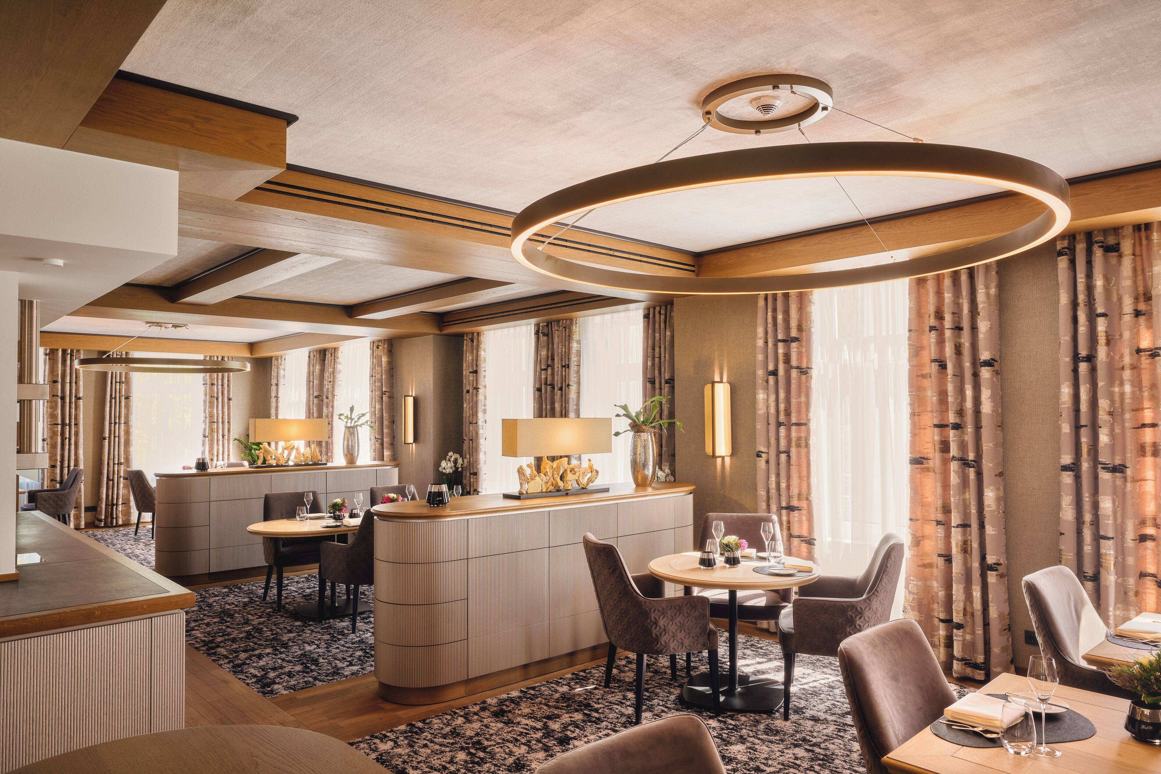 4 restaurants, breakfast, lunch, dinner served; French cuisine 