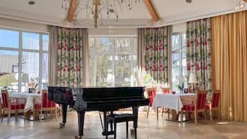 3 restaurants, serveren lunch, diner, regionale gerechten