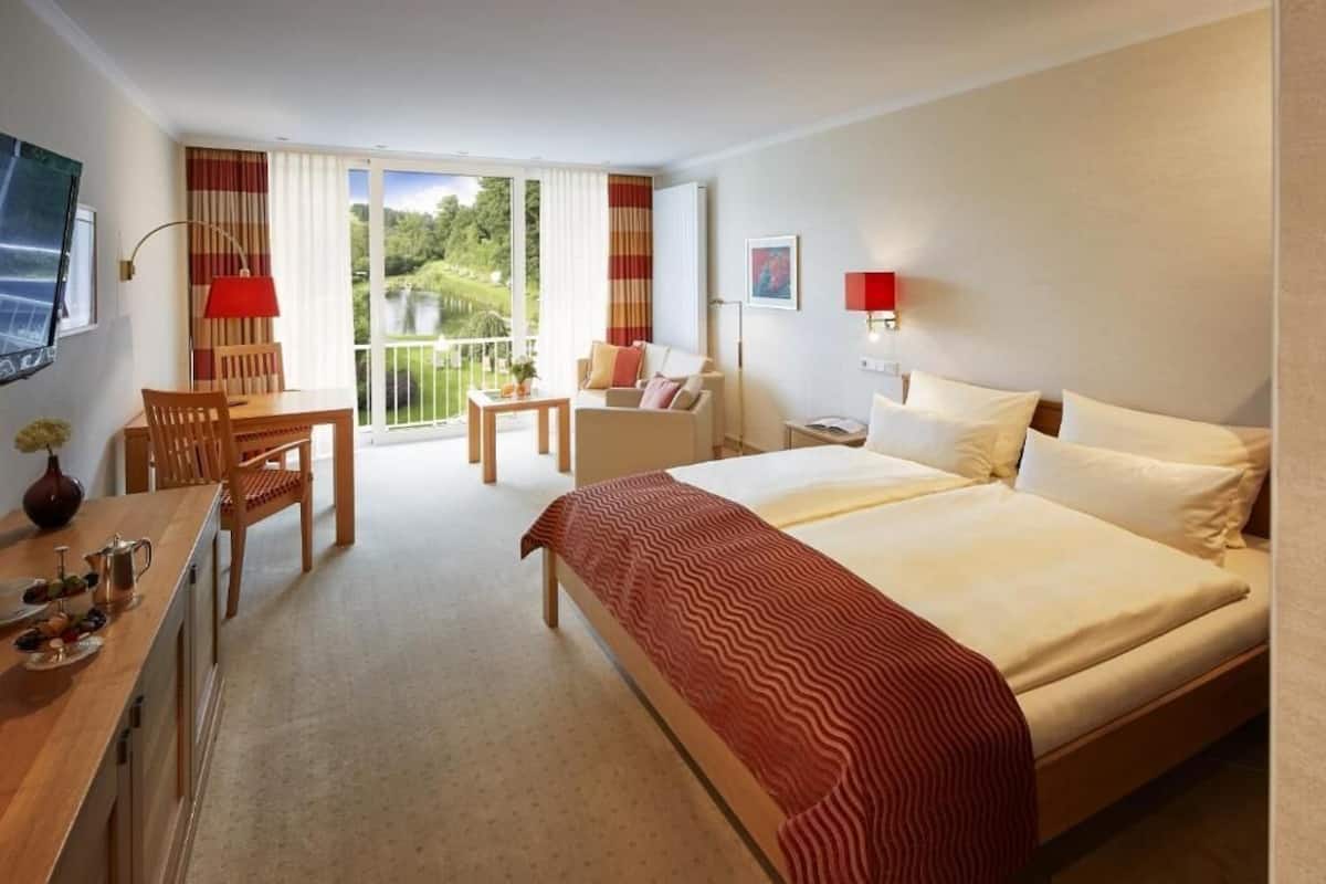 Junior-suite | 1 soveværelse, premium-sengetøj, dundyner, minibar