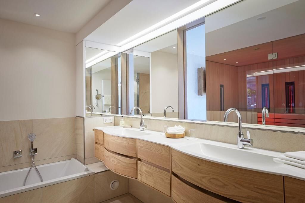 junior suite deluxe | bathroom | eco-friendly toiletries, hair dryer, bathrobes, slippers