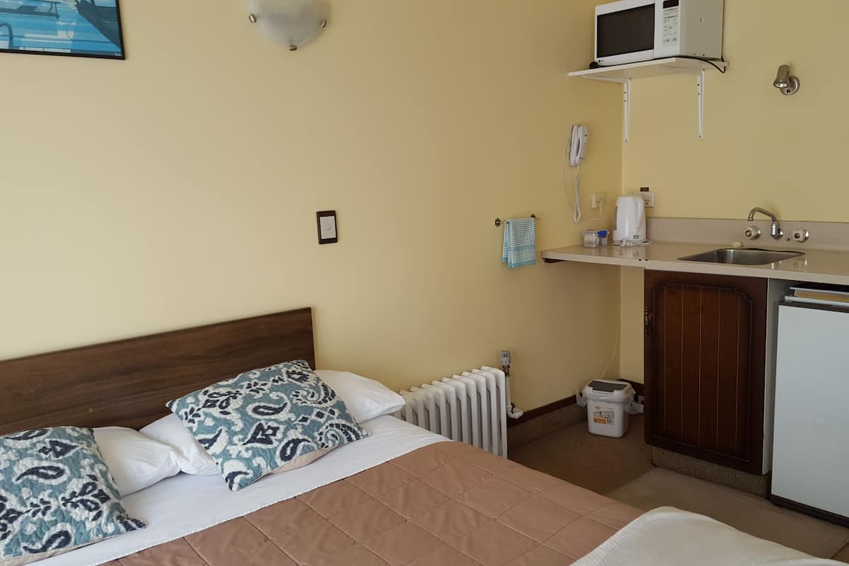 Studio with Spa Bath