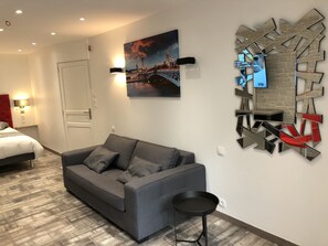 66-cm-Fernseher mit Satellitenempfang