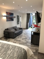 商务套房, 1 间卧室 | 客房内商务中心