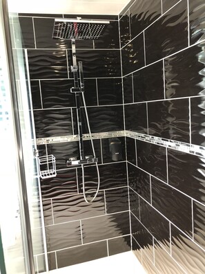 Business Suite, 1 Bedroom | Bathroom shower - Le Beverl'Inn (Flers)