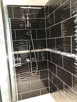 Business Suite, 1 Bedroom | Bathroom shower