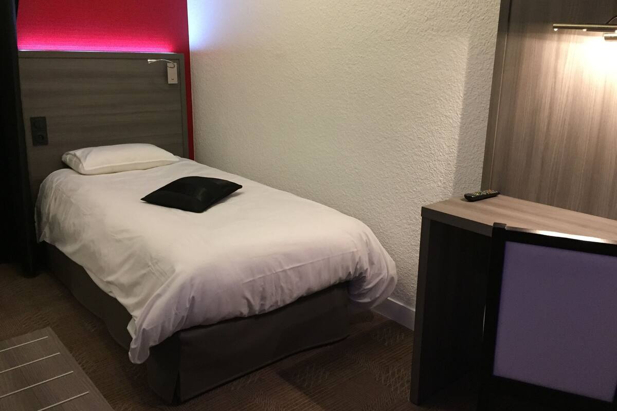 Single Room | Premium bedding, desk, blackout drapes, soundproofing