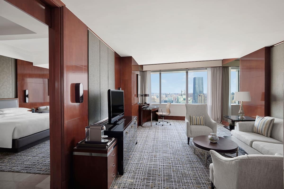 Executive Suite, 1 Bedroom | Living room | 42-inch flat-screen TV with satellite channels, TV, iPod dock