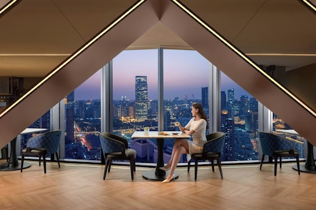 Lobby lounge