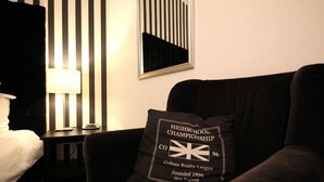 Standard Double or Twin Room | Living area | Plasma TV - Hotel de Gouden Leeuw (Geldrop)