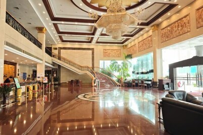 Gladden Hotel (Fenggang Town)