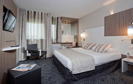 Room, 1 Double Bed | 1 bedroom, premium bedding, desk, blackout curtains. ibis Styles Melun Hotel