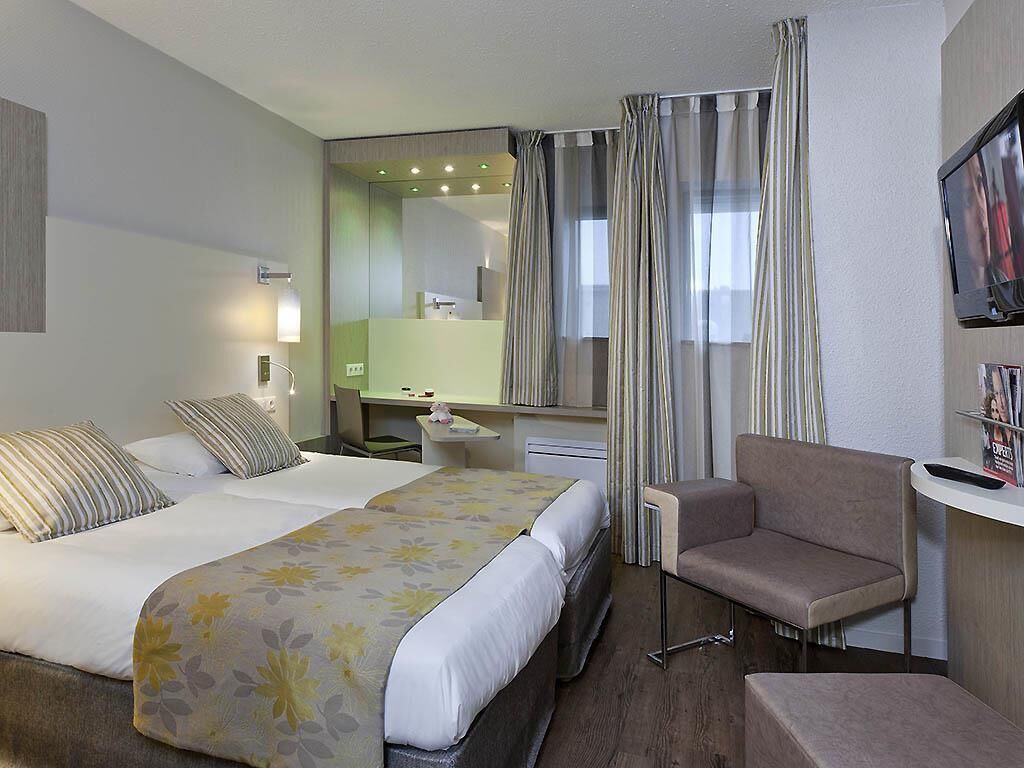 1 bedroom, premium bedding, desk, blackout drapes