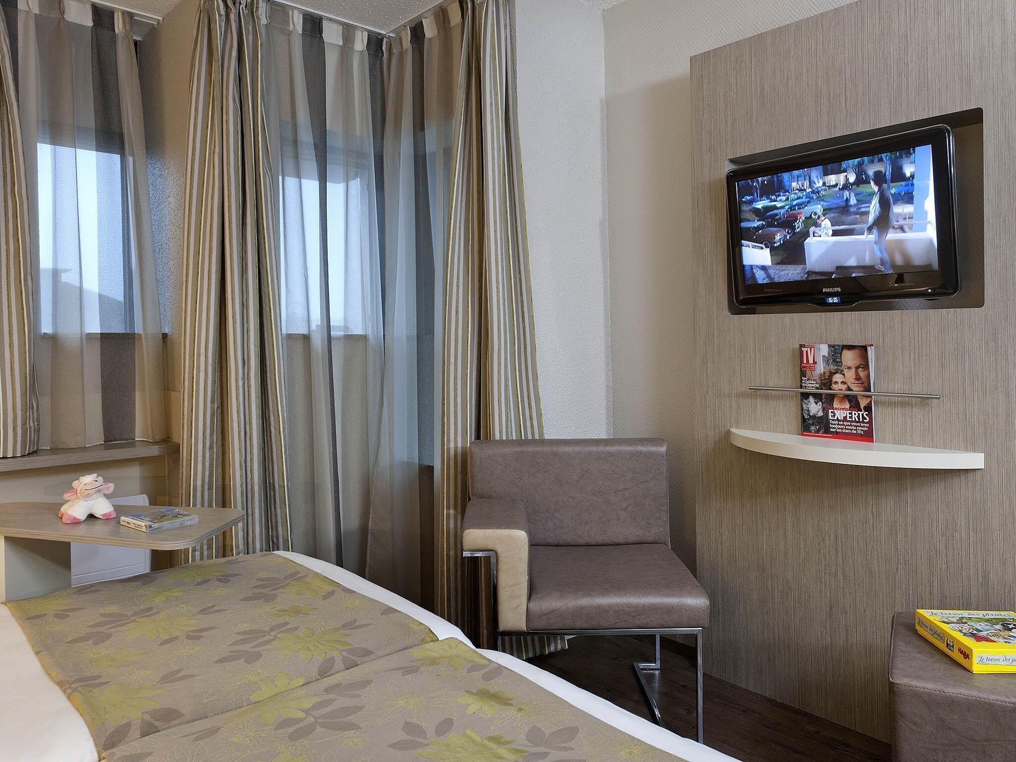 Room, 1 Double Bed | 1 bedroom, premium bedding, desk, blackout drapes