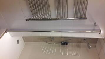 Shower kamar mandi