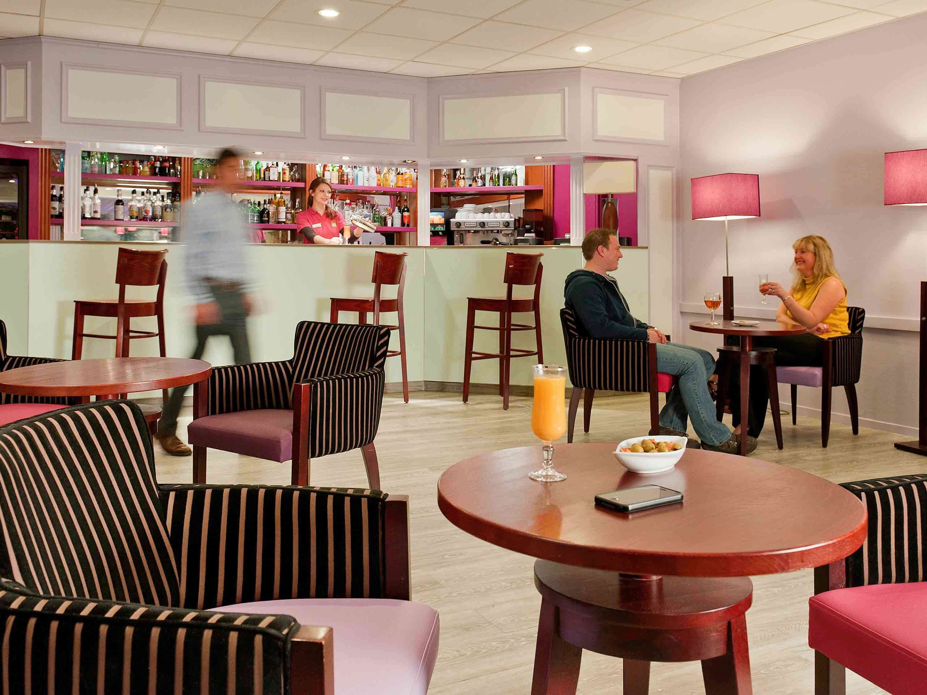 serves breakfast and dinner