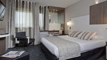 1 bedroom, premium bedding, desk, blackout curtains
