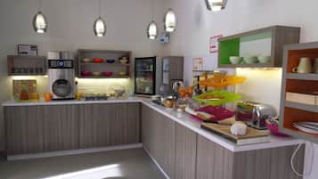 Se ofrece un desayuno bufé (12 EUR por persona)