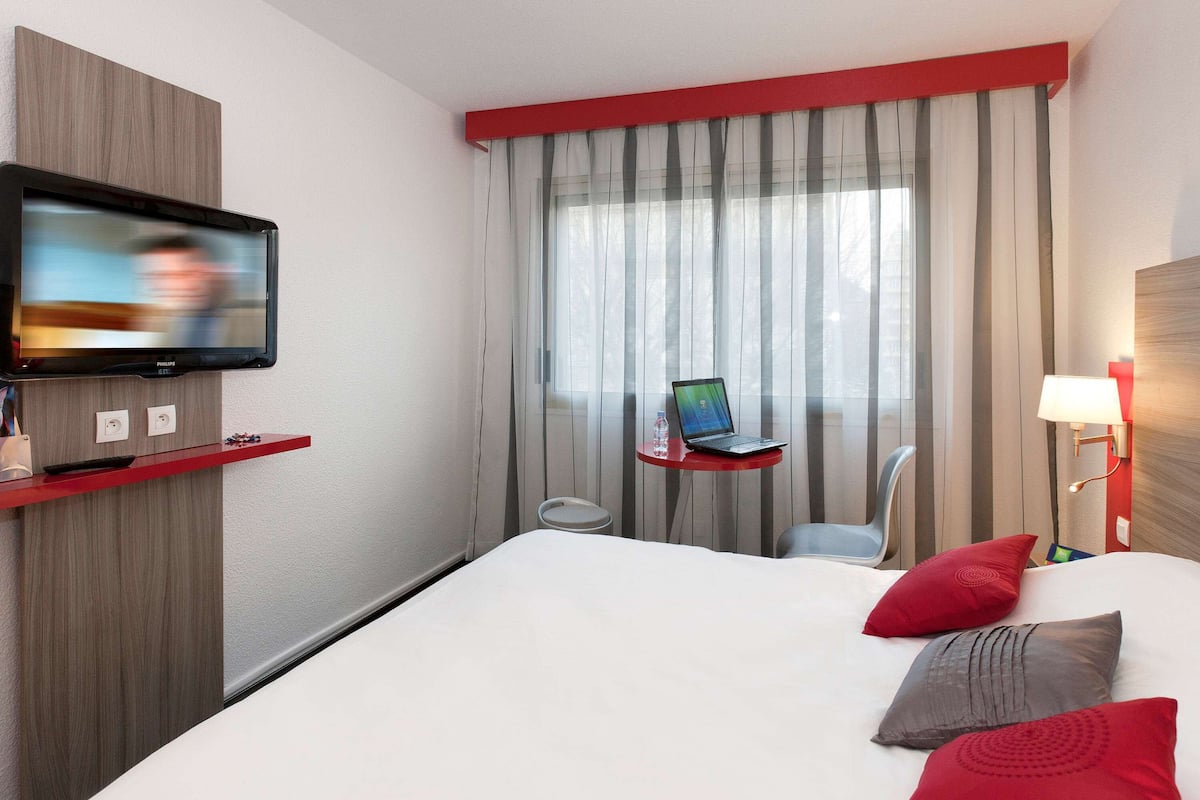 Rom – standard, 1 dobbeltseng | Skrivebord, strykejern/-brett, wi-fi (inkludert) og sengetøy