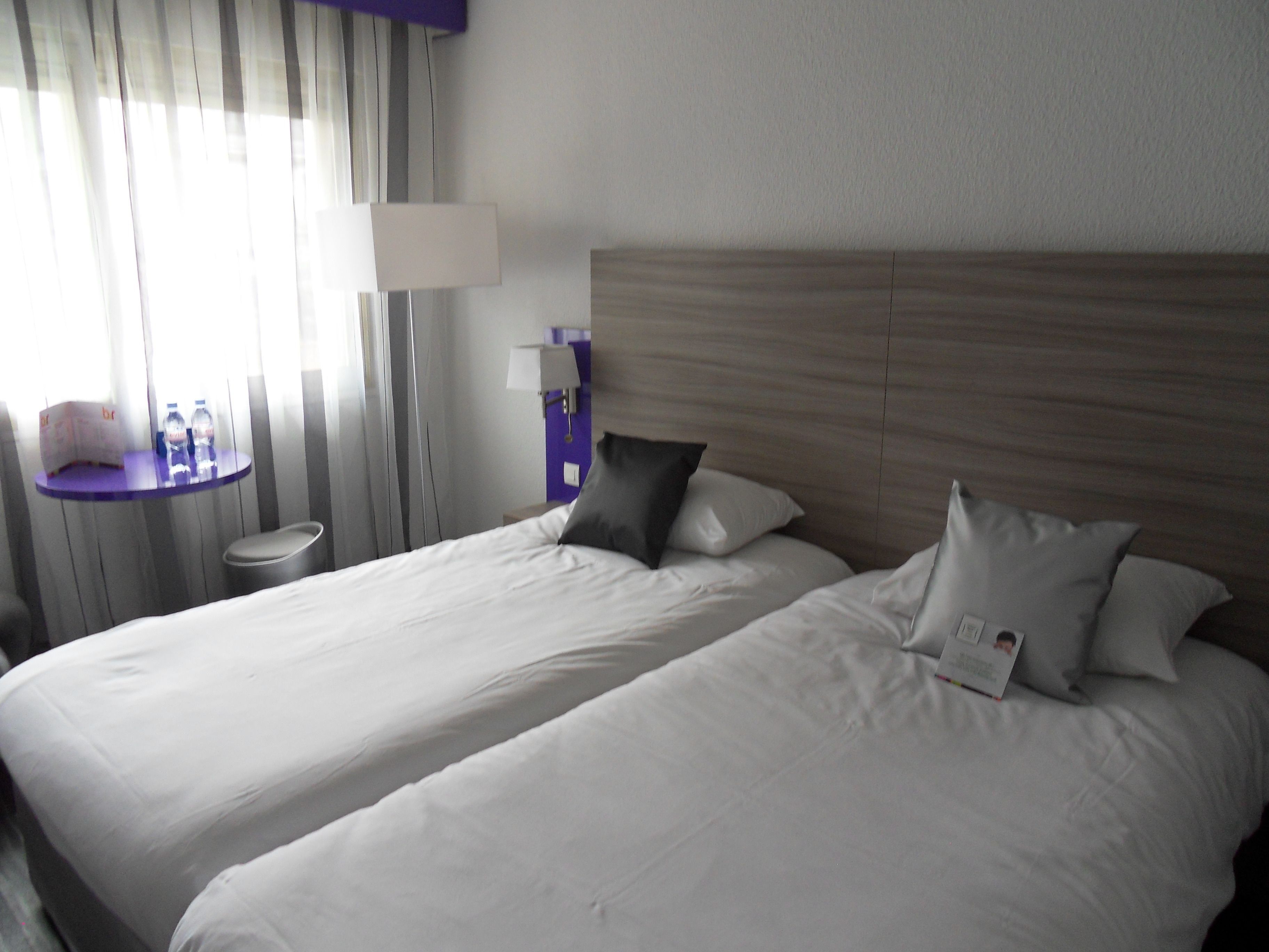 standard room, 2 single beds | desk, iron/ironing board, free wifi, bed sheets
