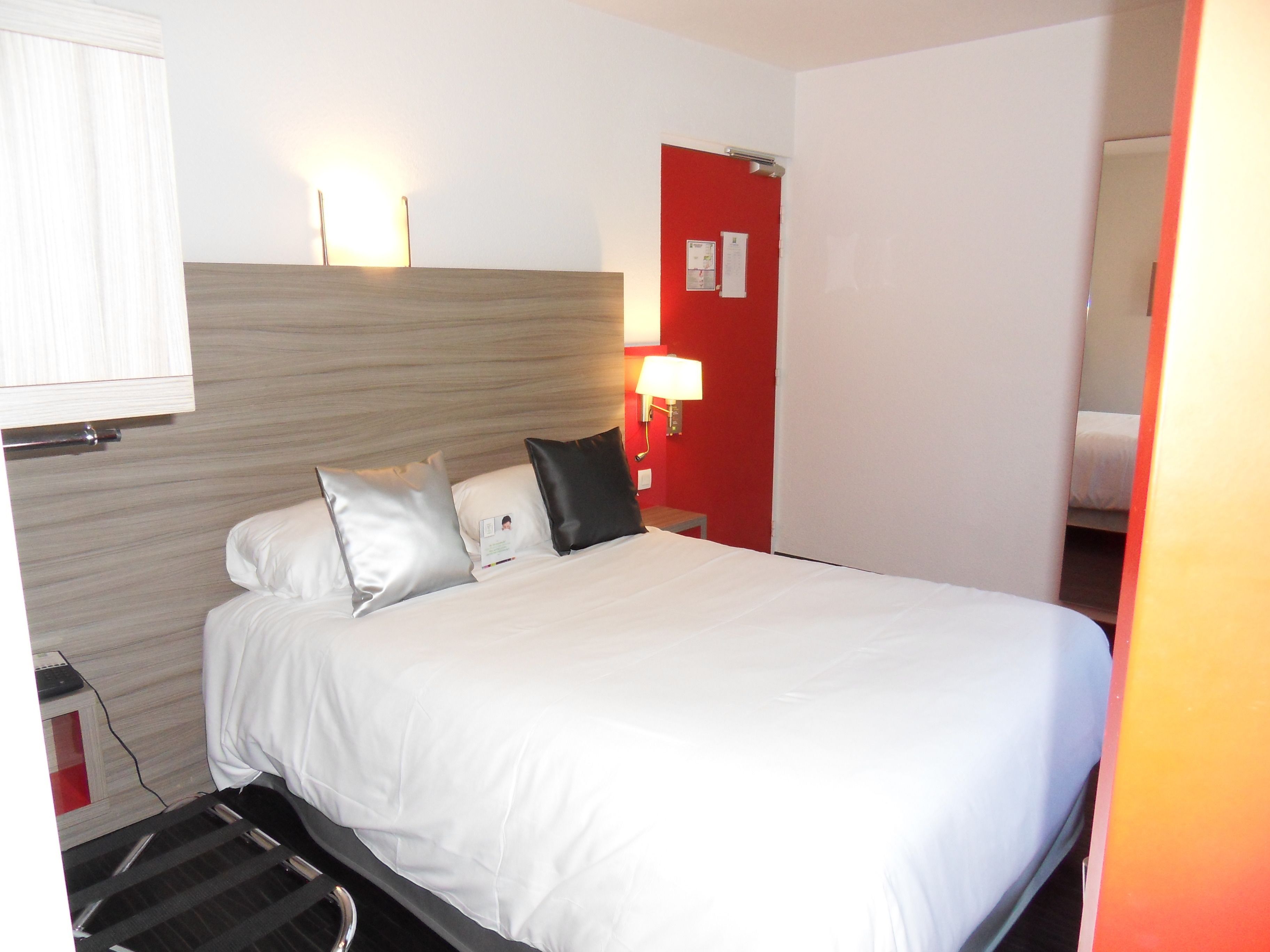standard room, 1 double bed | desk, iron/ironing board, free wifi, bed sheets