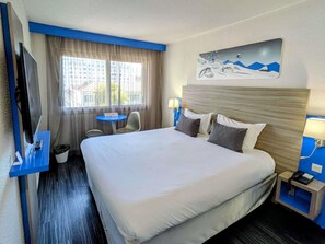 Habitació estàndard, 1 llit doble | Escriptori, planxa i posts de planxar, wifi gratuïta i roba de llit 