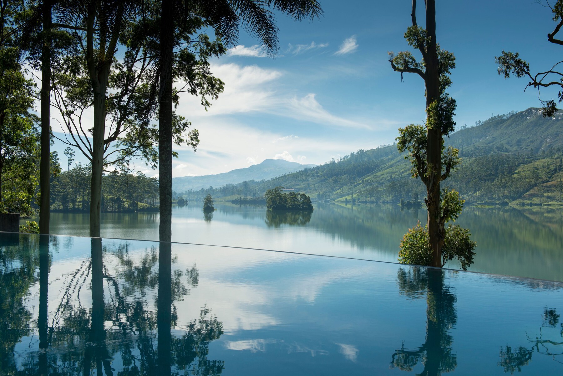 5 outdoor pools, pool umbrellas, pool loungers