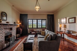 Master Suite | Living area