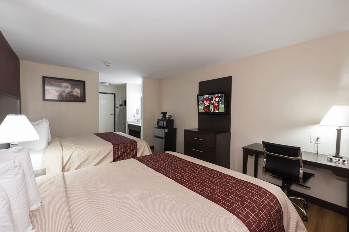Desk, iron/ironing board, free WiFi, bed sheets