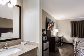 Deluxe Room, 2 Katil Ratu (Queen) (Smoke Free) | Meja, seterika/papan seterika, Wi-fi percuma, cadar katil 