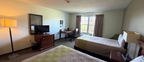 2 Queen Beds Accessible Non-Smoking | Lit avec matelas à plateau-coussin, bureau, fer et planche à repasser