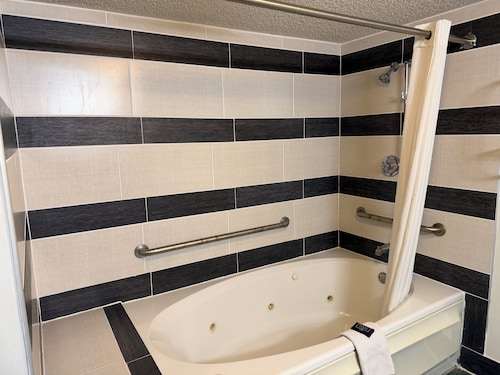 Royal Inn Rockville IN by Hotel O