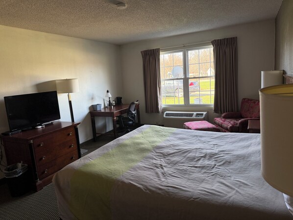 Room, 1 King Bed, Non Smoking | Desk, iron/ironing board, free WiFi, bed sheets