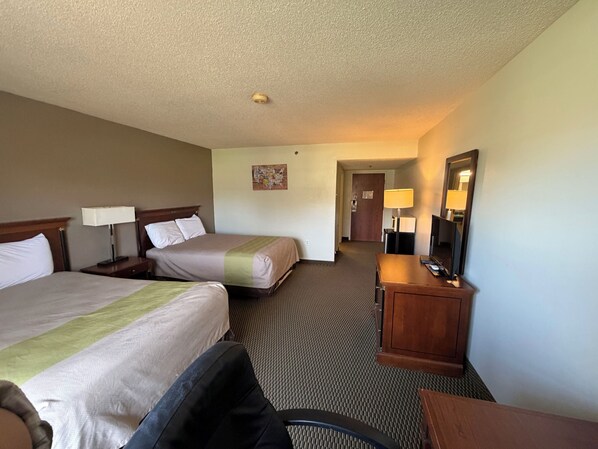 Pillowtop beds, desk, iron/ironing board, free WiFi - Royal Inn Rockville IN by Hotel O (Rockville)