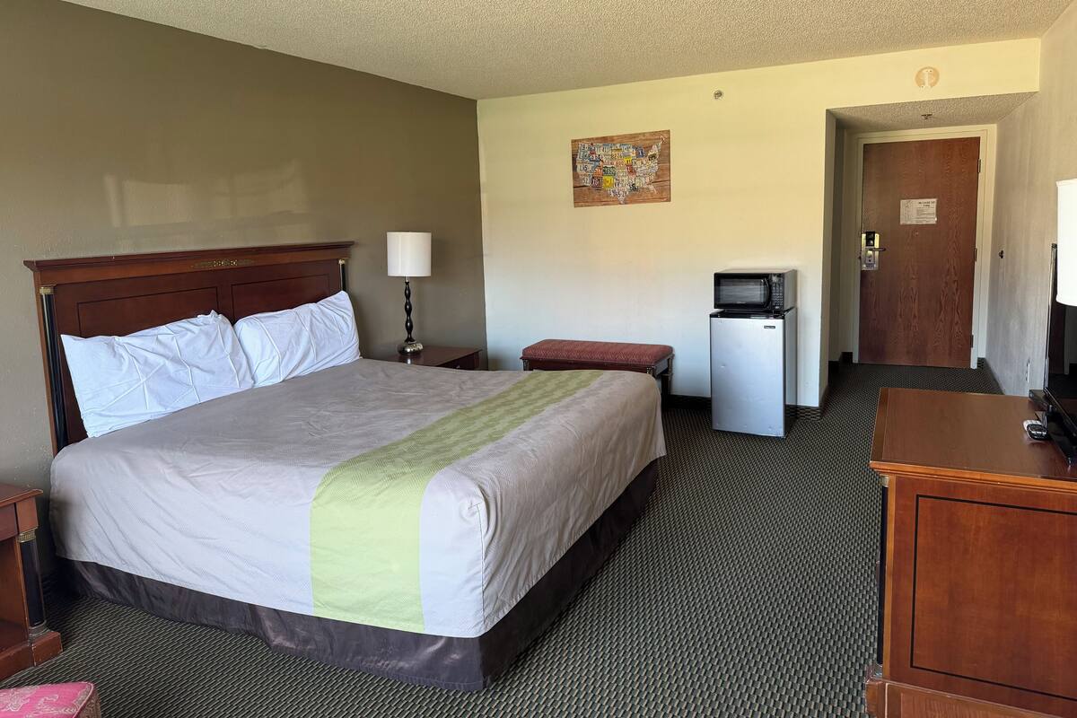 Room, 1 King Bed, Non Smoking