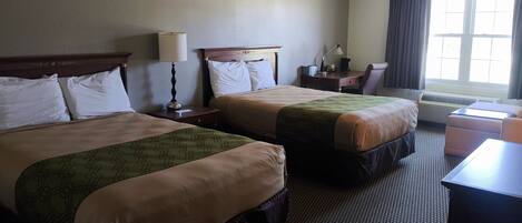 2 Queen Beds Non-Smoking with Whirlpool