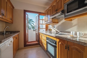 Superior Apartment, 3 Bedrooms, Terrace | Private kitchen