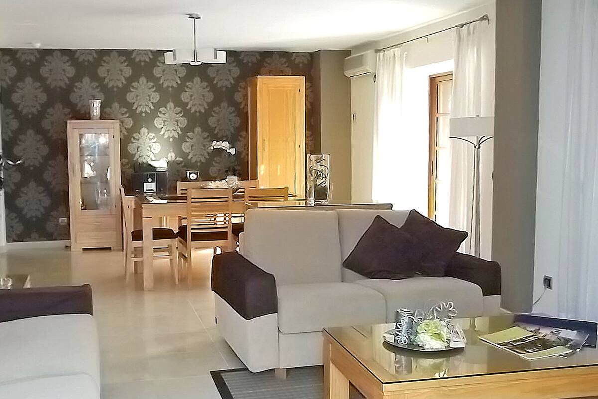 3 chambres, coffres-forts dans les chambres, bureau, Wi-Fi